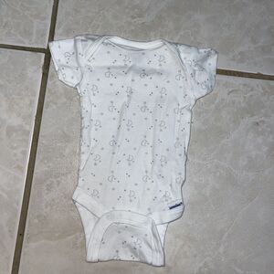1374. Gerber bodysuit size newborn